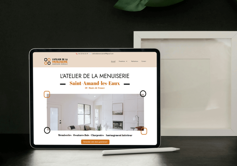 Site de L’Atelier de la Menuiserie affiché sur un ordinateur